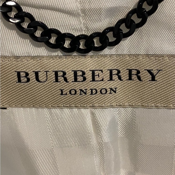 BURBERRY WHITE TUXEDO BLAZER, SIZE  6 YELLOW STAINS AND WEAR ON THE NECK& BOTTOM - Picture 14 of 14